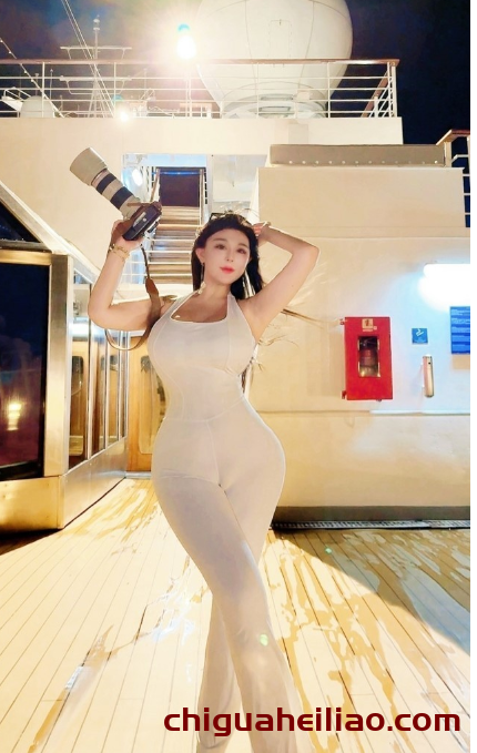 微博128万粉丝芷仪g宝分享美照，身材成亮点